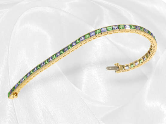 Neuwertiges, dekoratives Goldschmiede-Armband aus 18K Gold mit Tansaniten und Tsavoriten, ca. 7,5ct - Foto 4