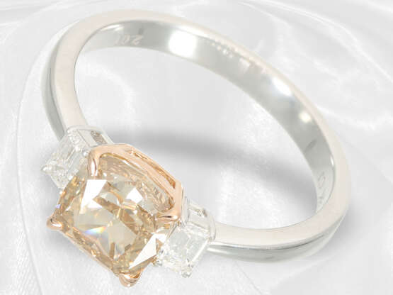 Ring: moderner Diamantring mit großem Fancy Diamant von ca. 2ct - Foto 1