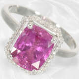 Ring: neuwertige Goldschmiedearbeit, äußerst interessanter und teurer "Purple Intense" Saphir von ca. 3,6ct - фото 4