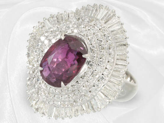 Ring: ehemals sehr teurer, hochfeiner Rubin/Diamant-Ballerina-Cocktailring, Platin, ca. 5,17ct - фото 4