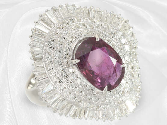 Ring: ehemals sehr teurer, hochfeiner Rubin/Diamant-Ballerina-Cocktailring, Platin, ca. 5,17ct - фото 5