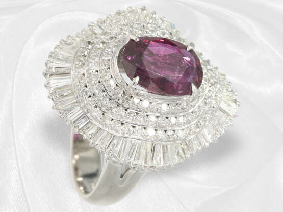 Ring: ehemals sehr teurer, hochfeiner Rubin/Diamant-Ballerina-Cocktailring, Platin, ca. 5,17ct - фото 6