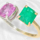 Feiner Bicolor-Goldschmiedering mit pinkem Saphir und Smaragd, zus. ca. 3,52ct, moderne Handarbeit - фото 1