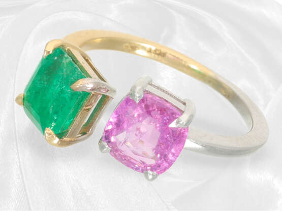 Feiner Bicolor-Goldschmiedering mit pinkem Saphir und Smaragd, zus. ca. 3,52ct, moderne Handarbeit - фото 2