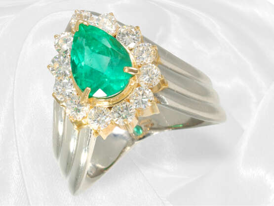 Ring: ehemals teurer Goldschmiedering mit Smaragd und Brillanten, Platin - Foto 1