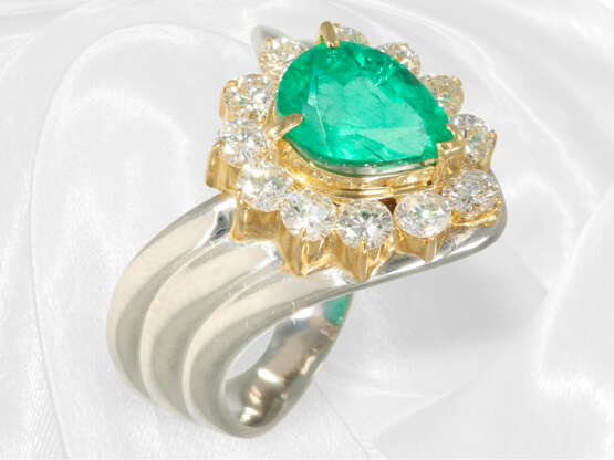 Ring: ehemals teurer Goldschmiedering mit Smaragd und Brillanten, Platin - Foto 3