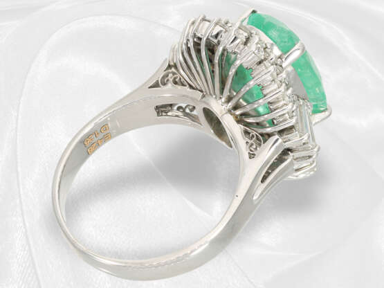 Sehr dekorativer und ausgefallener vintage Smaragd/Brillant-Blütenring, ca. 5,63ct, 18K Weißgold - фото 6