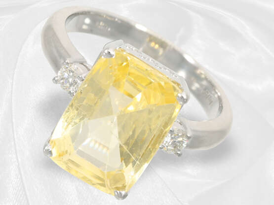 Ring: moderner Saphir/Brillant-Goldschmiedering, gelber Saphir von ca. 7ct, "NO HEAT" - фото 1