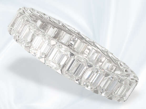 Ring: äußerst wertvoller Memoire-Ring mit sehr schönen Emerald-Cut Diamanten von über 5ct, 18K Weißgold - фото 4