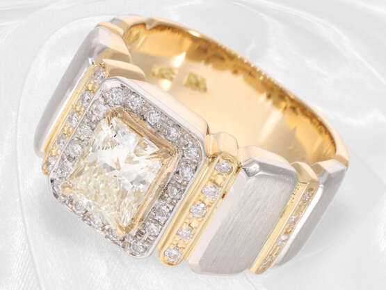 Ring: schwerer Goldschmiedering aus Platin und Gold, hochwertiger zartgelber Diamant von 1,547ct - photo 1