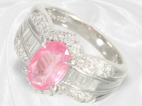Ring: wertvolller Platinring mit Diamanten und zertifiziertem "Padparadscha" Ceylon-Saphir, AIGS Report - photo 1