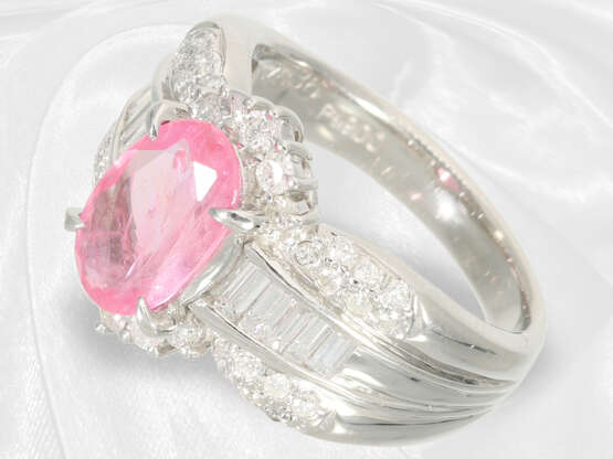 Ring: wertvolller Platinring mit Diamanten und zertifiziertem "Padparadscha" Ceylon-Saphir, AIGS Report - photo 2