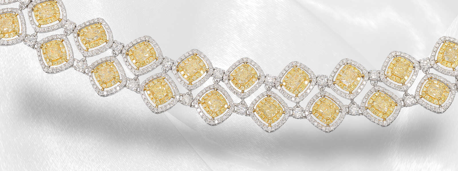 Armband: edles und außergewöhnliches Designer-Diamant-Goldarmband mit farbigen Diamanten, ca. 13,61ct, ungetragen