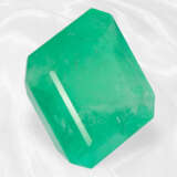 Bedeutender, extrem seltener kolumbianischer Smaragd von beeindruckender Größe, ca. 63,27ct, inkl. GRS_Zertifikat - фото 2
