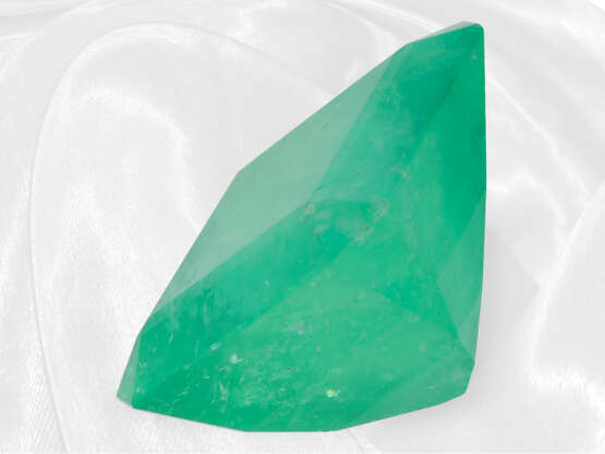 Bedeutender, extrem seltener kolumbianischer Smaragd von beeindruckender Größe, ca. 63,27ct, inkl. GRS_Zertifikat - Foto 3