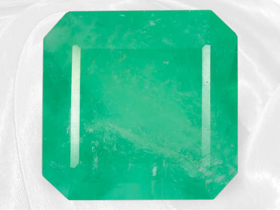 Bedeutender, extrem seltener kolumbianischer Smaragd von beeindruckender Größe, ca. 63,27ct, inkl. GRS_Zertifikat - Foto 4