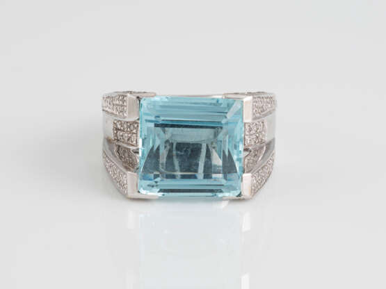 AQUAMARIN-RING MIT DIAMANTBESATZ - photo 1