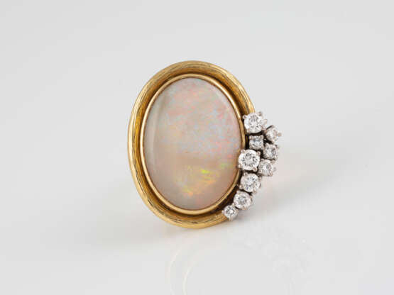 OPAL-RING MIT DIAMANTBESATZ - photo 1