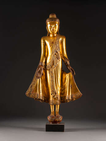 EINE STEHENDE FIGUR VON BUDDHA AUS LACKIERTEM HOLZ - photo 1