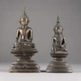 ZWEI SITZENDE FIGUREN VON BUDDHA AUS BRONZE - фото 1