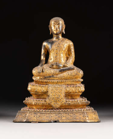 EINE VERGOLDETE SITZENDE FIGUR VON BUDDHA AUS BRONZE - Foto 1