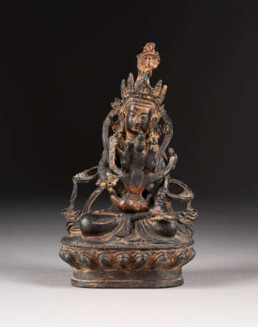 EINE SITZENDE BRONZEFIGUR VON VAJRADHARA - photo 1