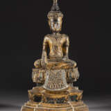 EINE SITZENDE FIGUR VON BUDDHA AUS BRONZE - photo 1