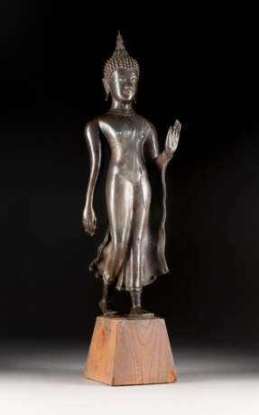 EINE GEHENDE FIGUR VON BUDDHA AUS BRONZE - photo 1