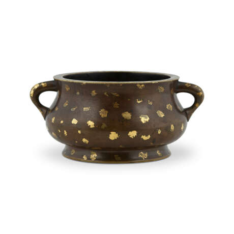 A GILT-SPLASHED BRONZE CENSER - фото 1