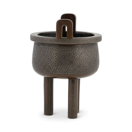 A SMALL SILVER WIRE-INLAID BRONZE TRIPOD CENSER - фото 2