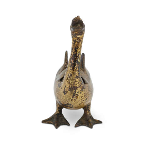 A SMALL GILT-BRONZE GOOSE-FORM CENSER AND COVER - фото 3