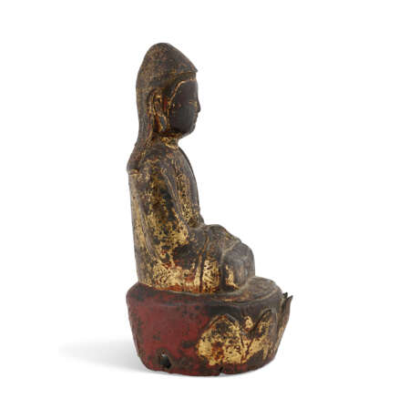 A GILT-LACQUERED BRONZE FIGURE OF SEATED GUANYIN - photo 4