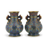 A PAIR OF CLOISONNE 'DRAGON' VASES - фото 1