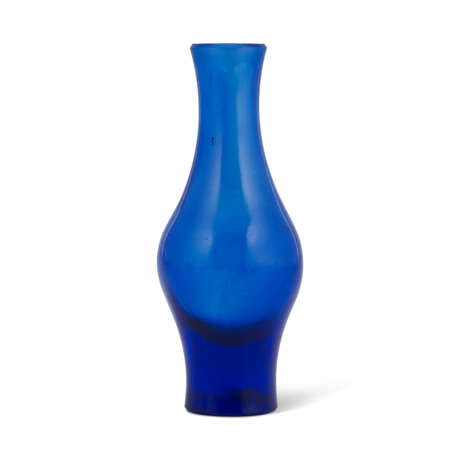 A BLUE GLASS VASE, GANLANPING - photo 1