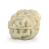 A WHITE JADE CARVING OF A FINGER CITRON - Foto 3