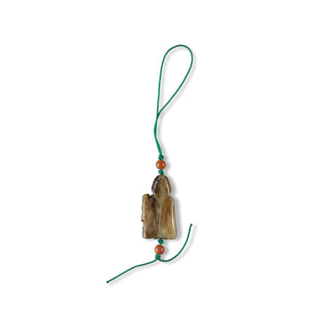 A RUSSET JADE ‘FOREIGNER AND MONKEY’ PENDANT - Foto 2