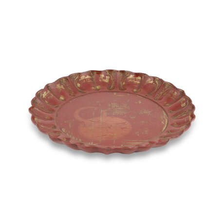 A GILT-DECORATED LACQUER FLORAL LOBED DISH - photo 5