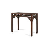 A HUANGHUALI SIDE TABLE - Foto 1