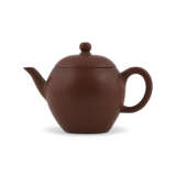 A YIXING EGG-SHAPED TEAPOT AND COVER - фото 1