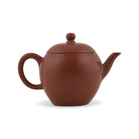 A YIXING EGG-SHAPED TEAPOT AND COVER - Foto 3