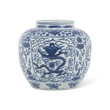 A RARE BLUE AND WHITE 'DRAGON' JAR - фото 4