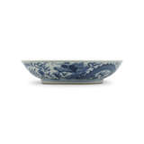 A BLUE AND WHITE `DRAGON’ DISH - фото 2