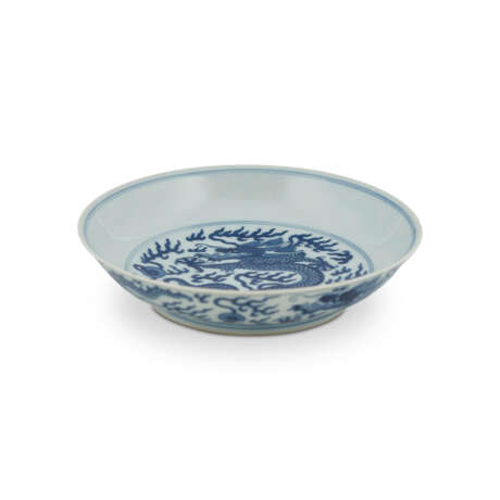 A BLUE AND WHITE `DRAGON’ DISH - photo 4
