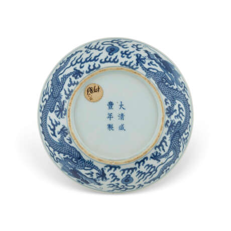 A BLUE AND WHITE `DRAGON’ DISH - photo 5