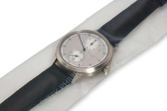 PATEK PHILIPPE, REF. 5235G-001, AN 18K WHITE GOLD ANNUAL CALENDAR WRISTWATCH WITH REGULATOR DIAL, FACTORY SEALED - photo 2