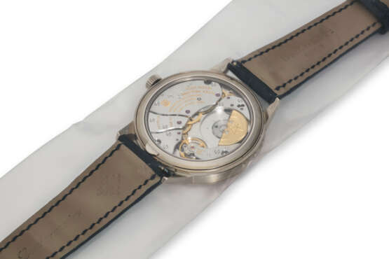 PATEK PHILIPPE, REF. 5235G-001, AN 18K WHITE GOLD ANNUAL CALENDAR WRISTWATCH WITH REGULATOR DIAL, FACTORY SEALED - photo 3