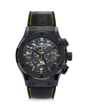 HUBLOT, REF. 525.CM.0179.VR.PEL14, CLASSIC FUSION AERO PEL&#201;, A LIMITED EDITION SKELETONIZED CERAMIC CHRONOGRAPH WRISTWATCH WITH DATE AND SIGNED JERSEY, NUMBERED 4 OUT OF 500 EXAMPLES - Foto 1