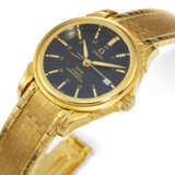 OMEGA, REF. 4133.80, DE VILLE, A FINE 18K YELLOW GOLD GMT WRISTWATCH WITH DATE AND "BRICK" BRACELET - photo 2