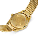 OMEGA, REF. 4133.80, DE VILLE, A FINE 18K YELLOW GOLD GMT WRISTWATCH WITH DATE AND "BRICK" BRACELET - фото 3