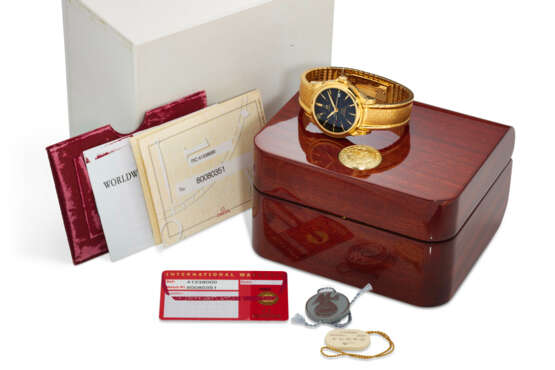 OMEGA, REF. 4133.80, DE VILLE, A FINE 18K YELLOW GOLD GMT WRISTWATCH WITH DATE AND "BRICK" BRACELET - фото 4